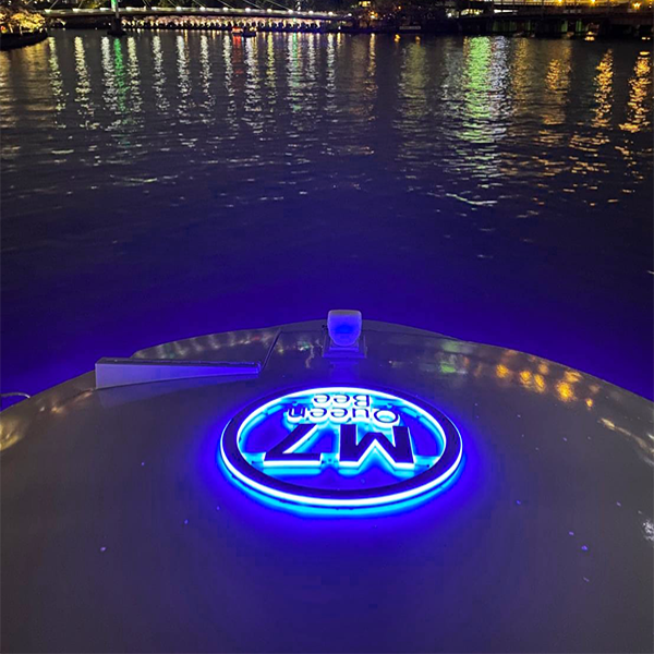 クインビーエムセブンの船にあるマーク